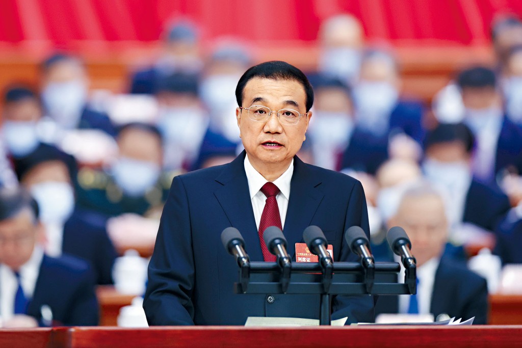李克強昨天在人民大會堂發表政府工作報告。