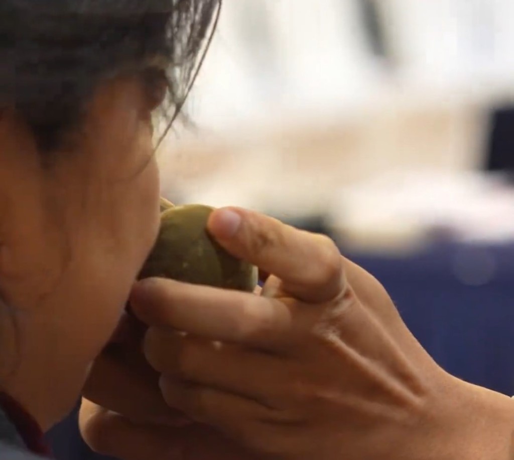 華春瑩大讚化橘紅功效。抖音＠《羊城晚報》