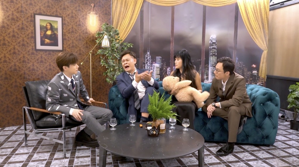 其中一集名為《軒公不設防》,為咗致敬前輩黃霑、倪匡同蔡瀾以前的節目《今夜不設防》。