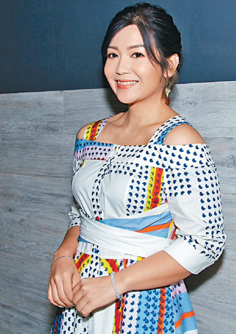 ■娟姐自知個樣偏成熟，所以對導演搵她演師奶唔驚訝。  
