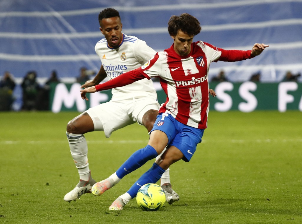 祖奧菲歷斯(右)進步緩慢。Reuters