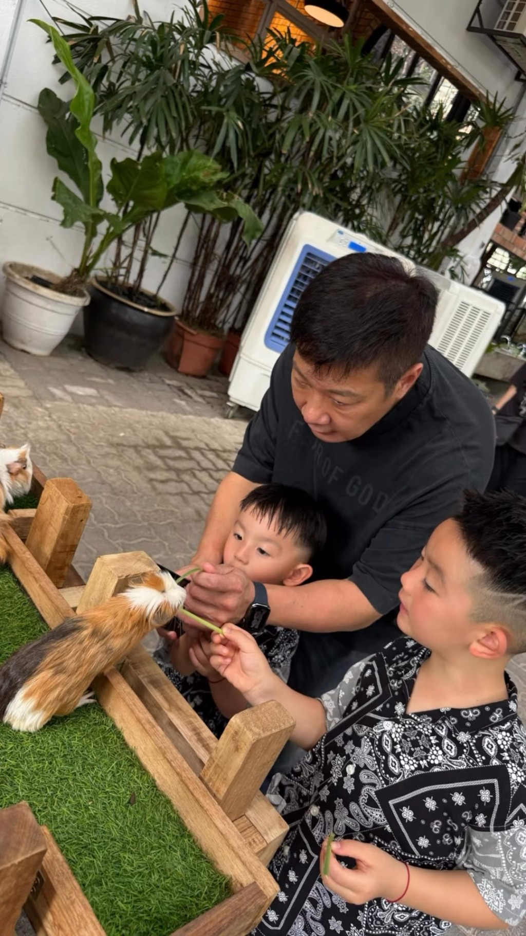 錢嘉樂變成愛妻號兼暖男爸爸，一改昔日浪子的形象。