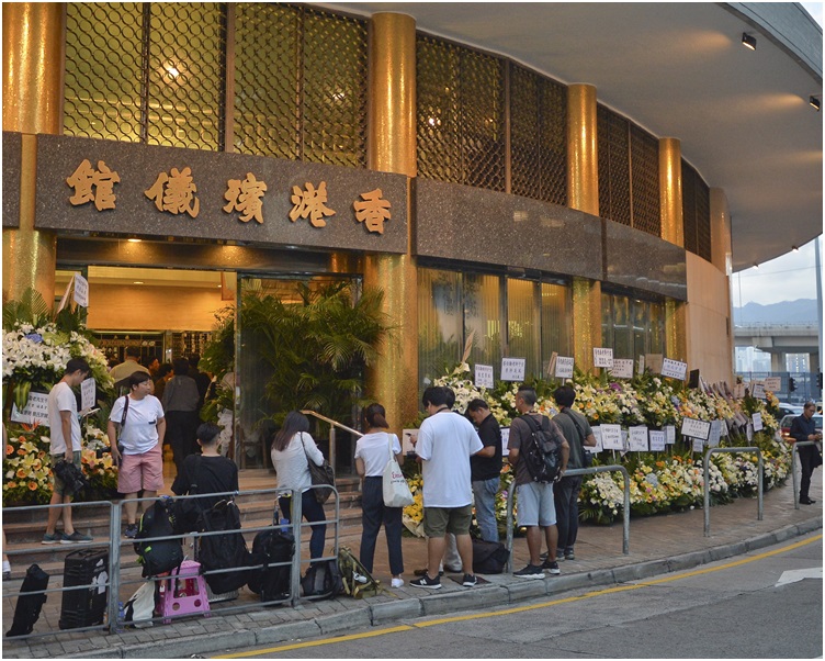 蔡伯勵今早在香港殯儀館進行大殮儀式。