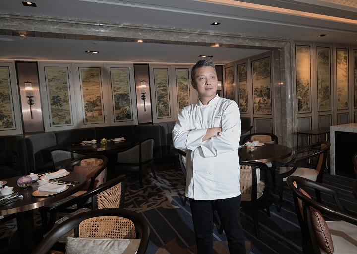 采悅軒行政主廚鍾志強師傅縱橫廚界多年，對烹調粵菜有豐富心得。梁譽東攝