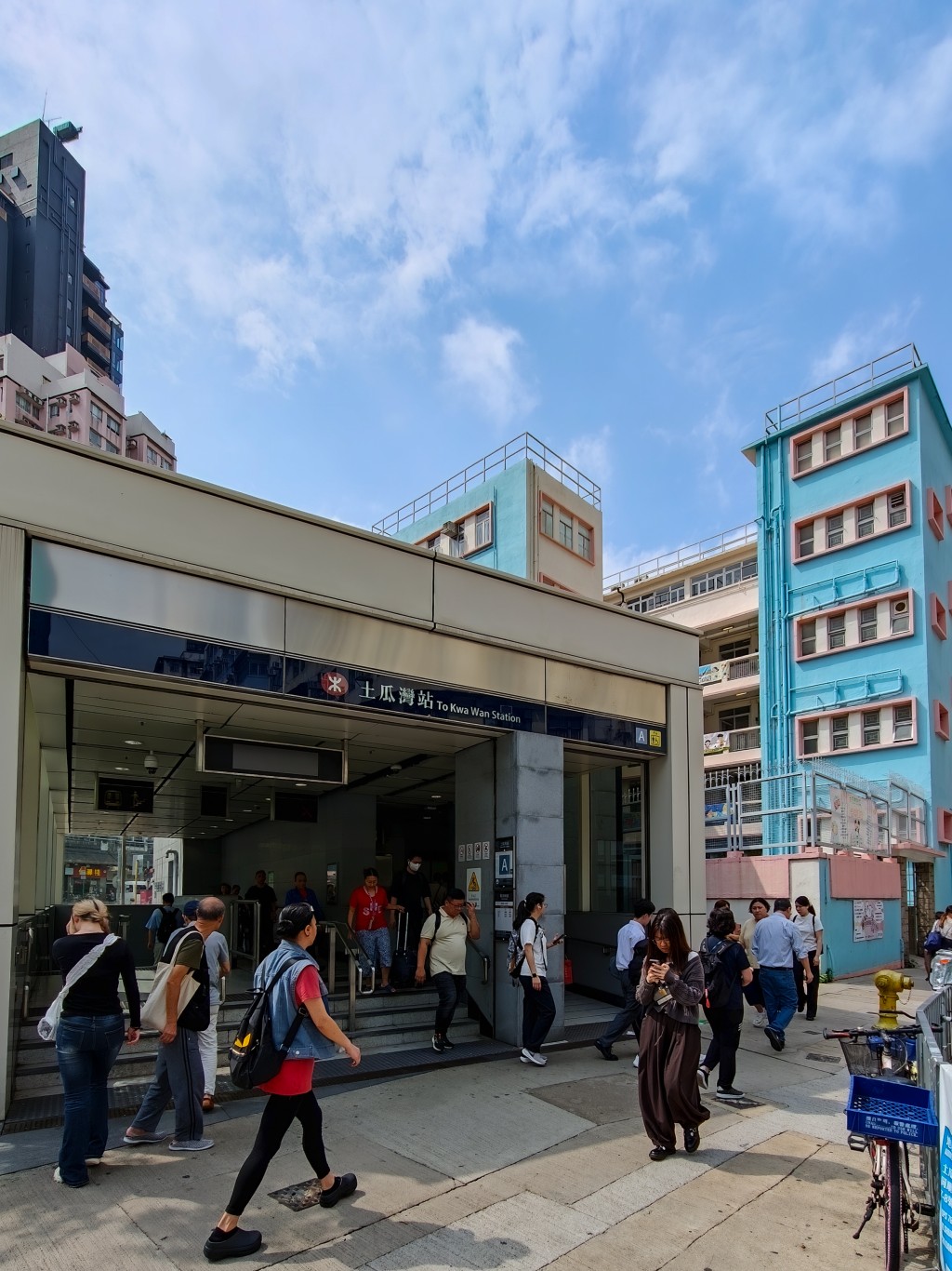樓盤鄰近港鐵站，由樓盤步行4分鐘即達月台。
