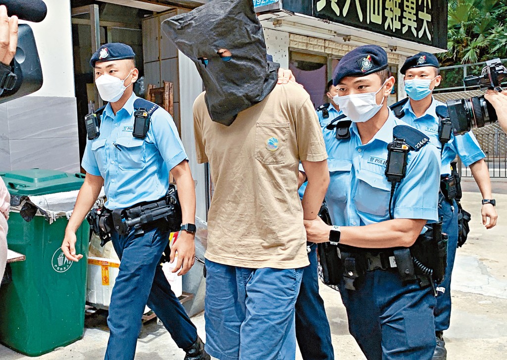 涉嫌傷人疑兇被制服蒙頭帶署。