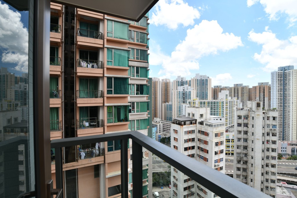 露台可外望筲箕灣一帶市景。