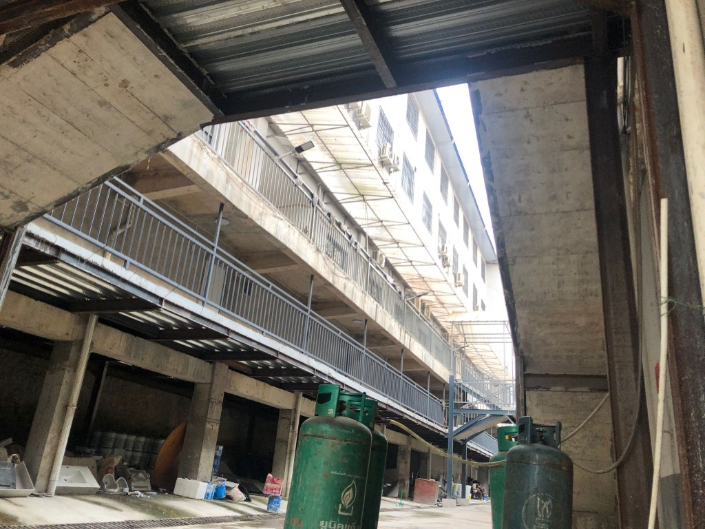 KK园区5公里外深山被发现有新的电骗园区“青松园区”。红星新闻