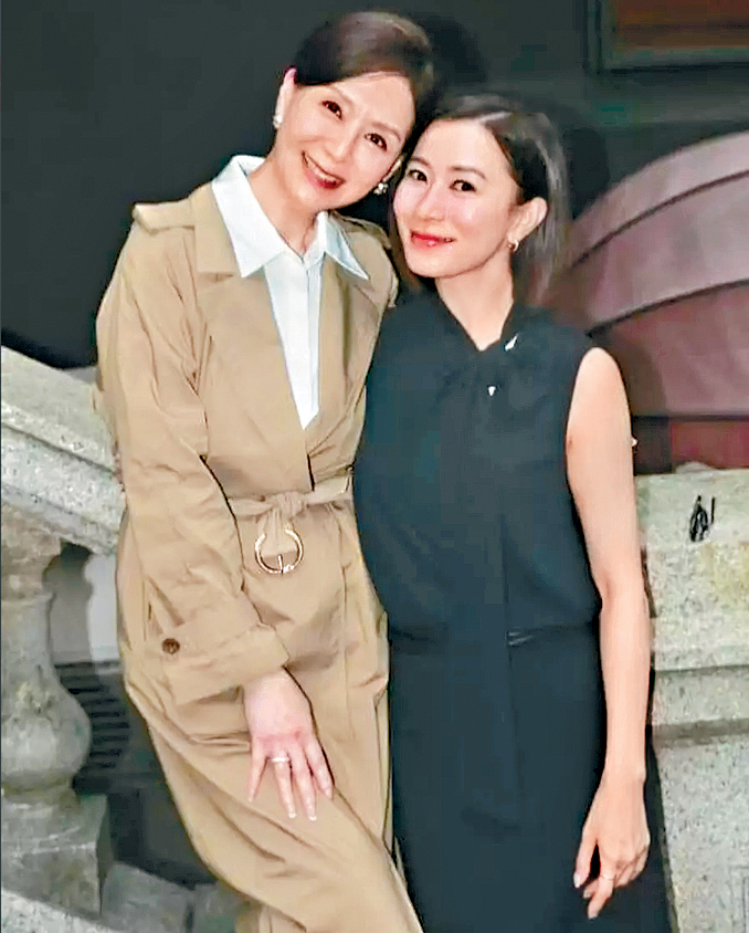 阿余晒出與夏文汐的合照，大讚前輩是好有型的女人。