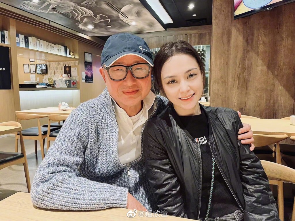 2018年鍾欣潼出嫁時，亦由劉鎮偉擔任父親角色陪同入場。