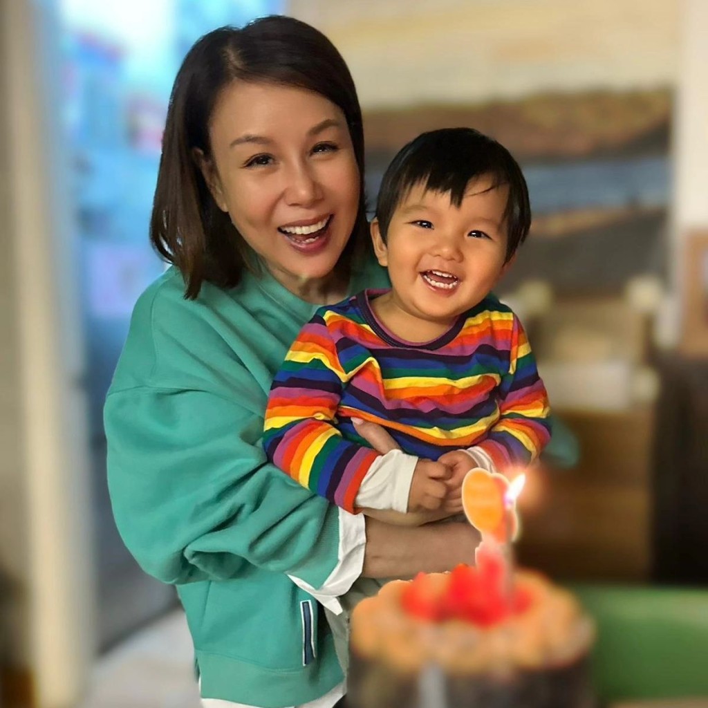 3月初，文雪儿跟大孙一齐庆祝64岁生日。