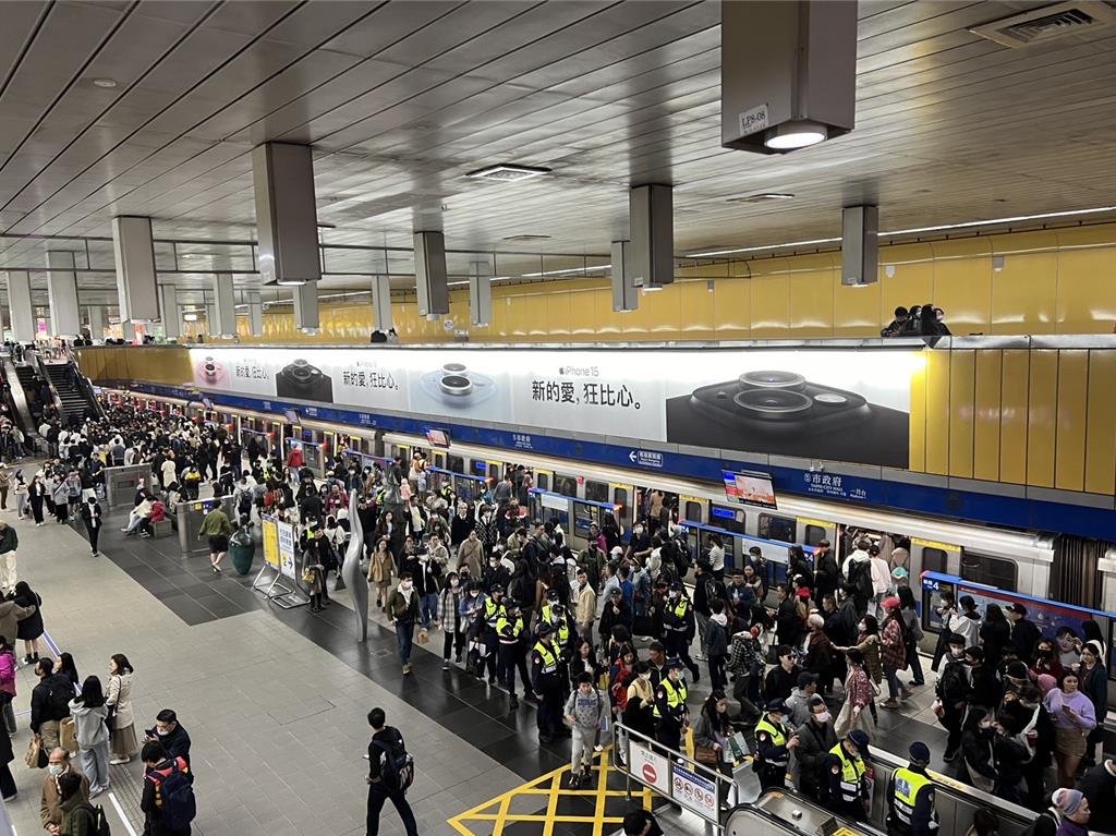 台北捷运昨晚全线总运量约203.5万人次。中时新闻网