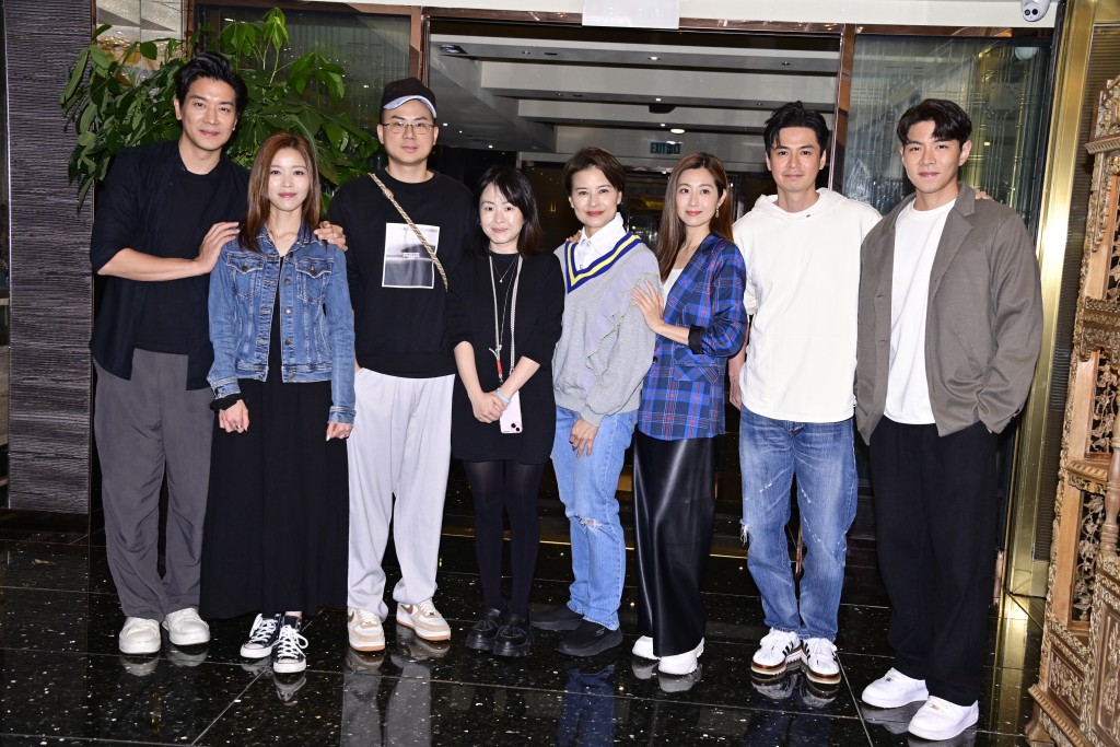 TVB剧集《婚后事》监制林肯与一众演员黎诺懿、陈自瑶（Yoyo）、罗子溢、赖慰玲、罗天宇、黎燕珊等，今晚（22日）相约食饭齐齐收看大结局。