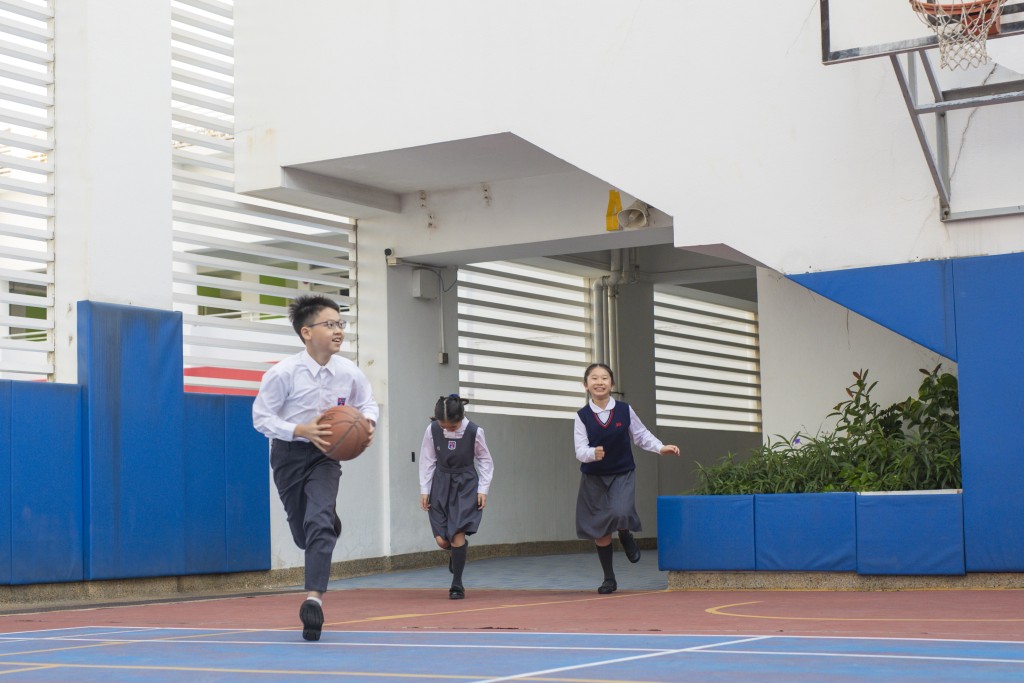学习以外，三人也有活泼好动的一面。（图片来源：《亲子王》）