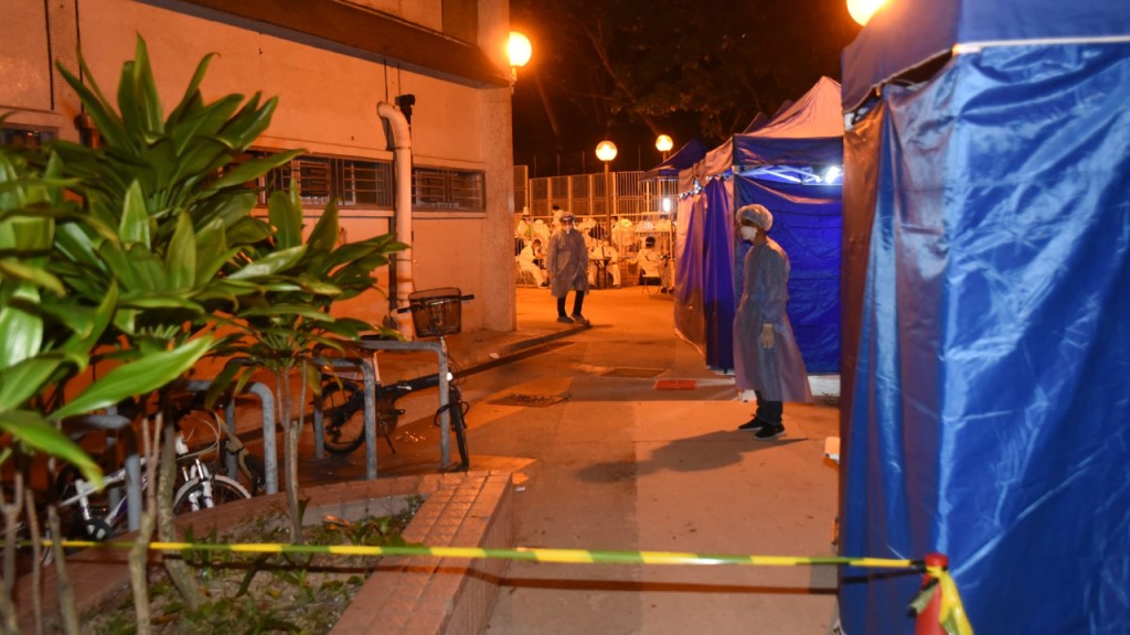 隆亨邨賞心樓圍封強檢。