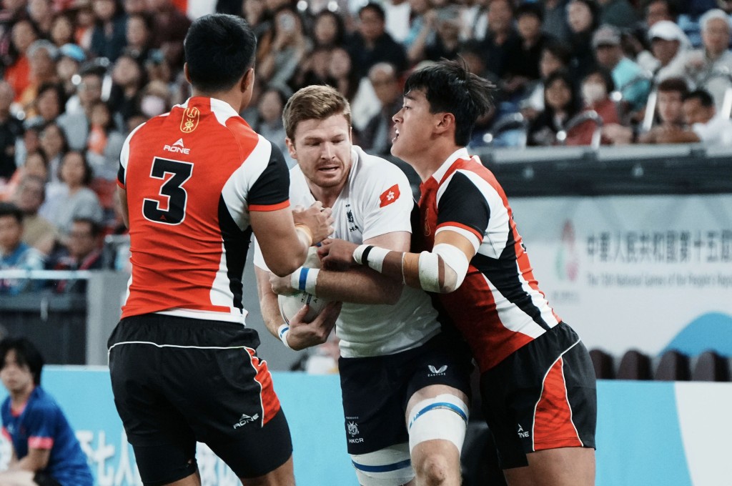 港男子隊旗開得勝。