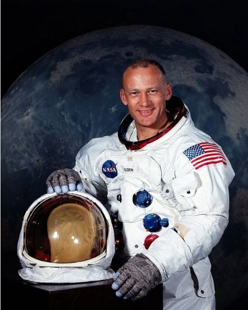 艾德灵当年是第2名登月的太空人。网图