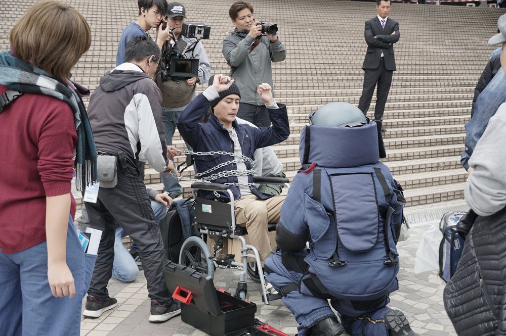 Bosco慘被鐵鏈五花大綁變成人肉炸彈。