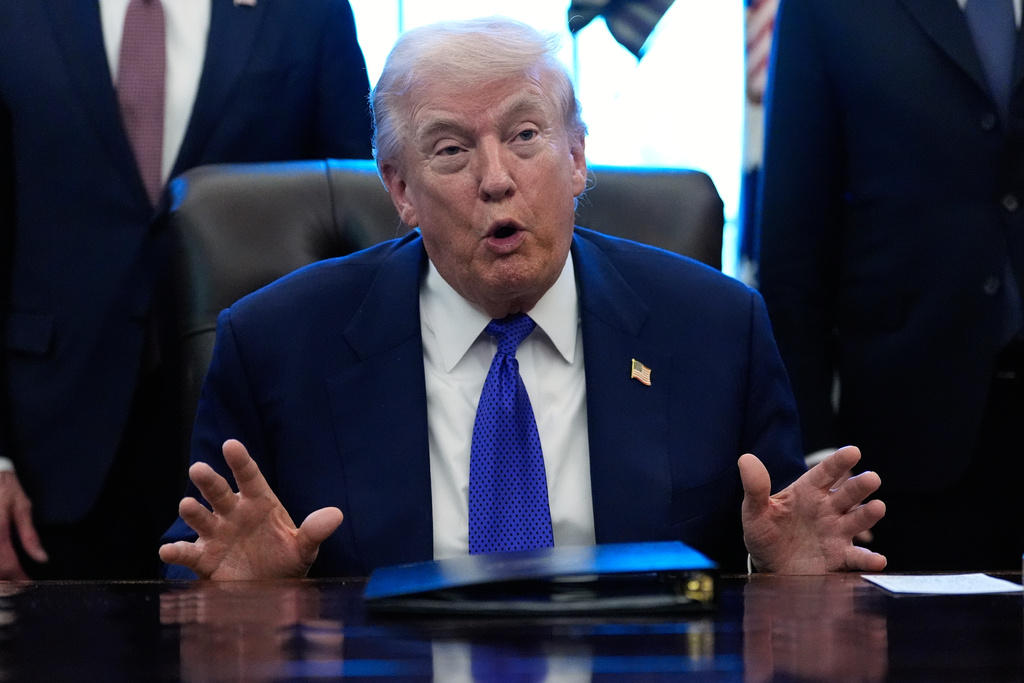 特朗普向哈佛索償10億美元。美聯社