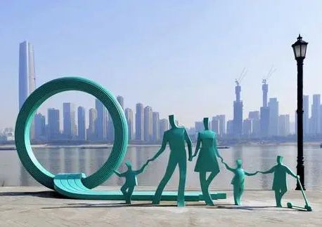 武汉汉口江边的雕塑现时的模样。