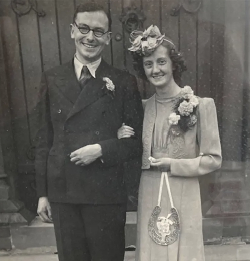 廷尼斯伍德（John Tinniswood）一生最珍貴的回憶是1942年與愛妻結婚。 