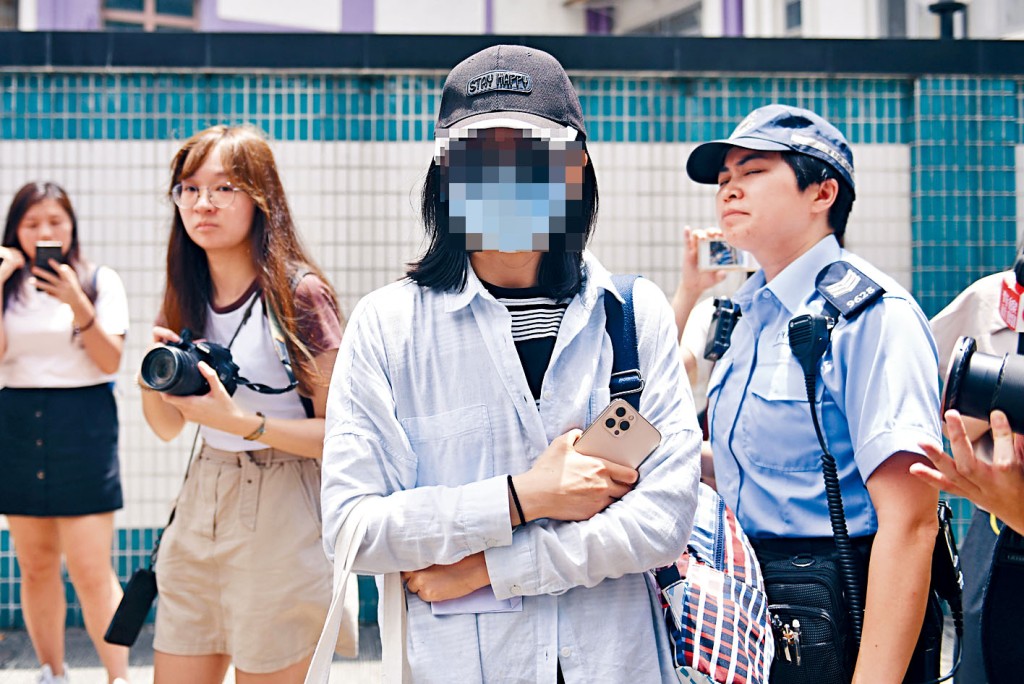 被告昨於九龍城裁判法院承認1項殘酷對待兒童罪。