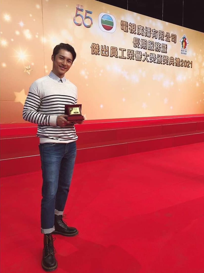 去年黃嘉樂剛取得TVB 20年老人牌,屬元老級。