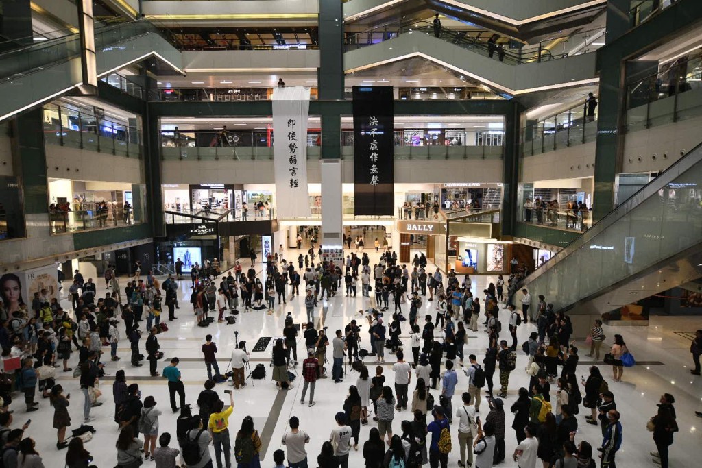 網民號召示威者商場聚集及遊行。資料圖片