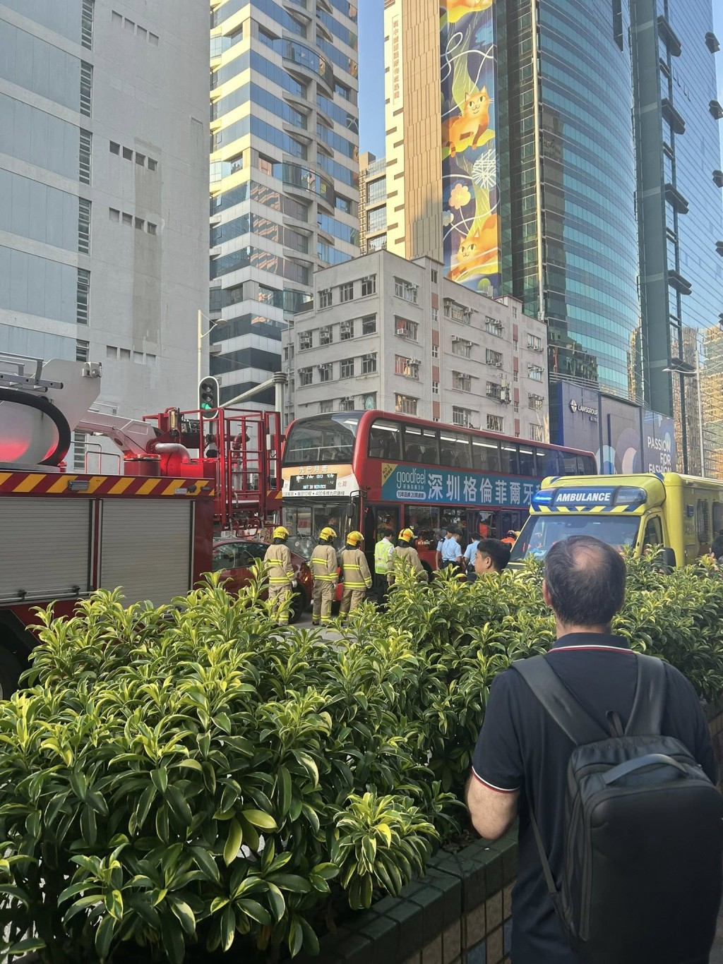現場部份行車線仍封閉，交通繁忙。FB：車Cam L（香港群組）