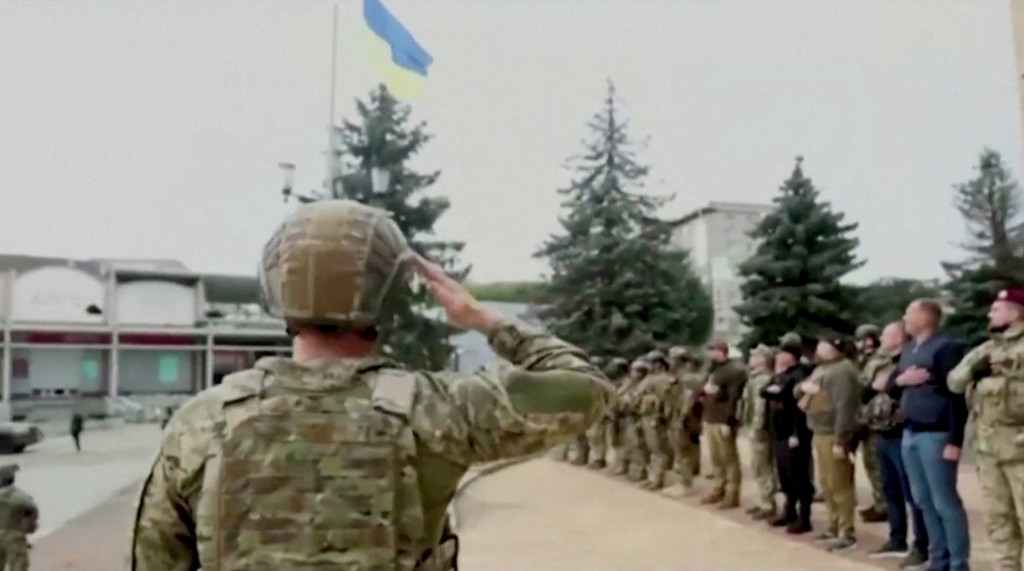 烏克蘭軍隊在巴拉克利亞升旗。REUTERS