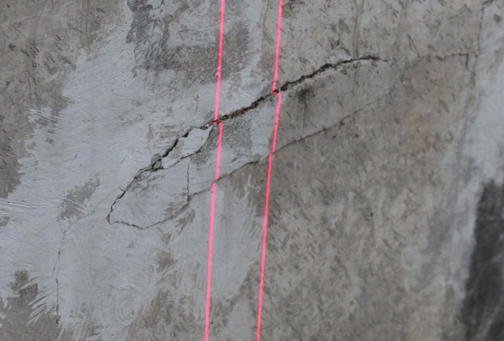镭射光线在接触不平整的混凝土表面时会产生变形，这种变形的敏感性有助更准确检测混凝土内部锈蚀程度。