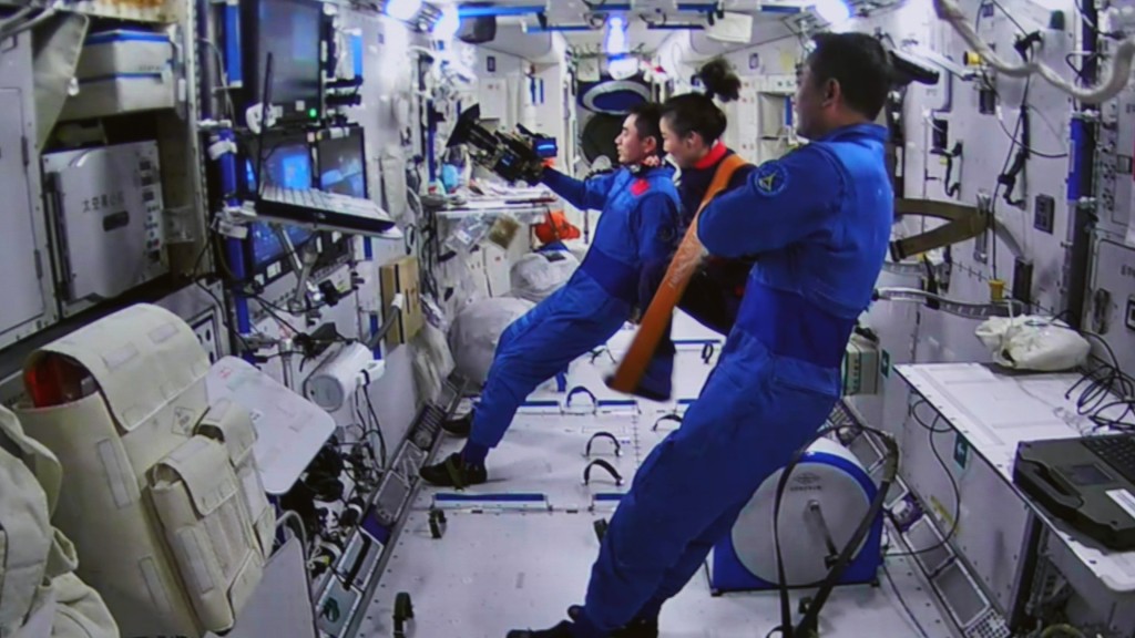 陈冬、刘洋及蔡旭哲驾乘飞船进入天和核心舱在轨驻留了6个月。