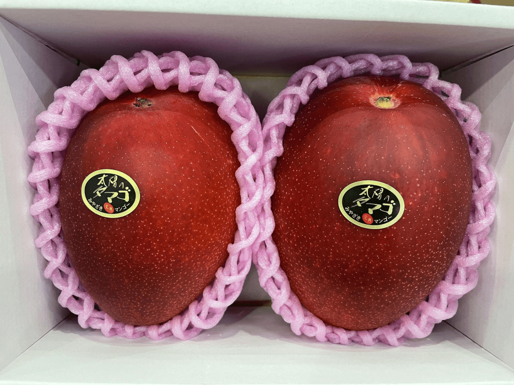 一盒兩個宮崎縣的完熟芒果，指出60萬日圓。網圖