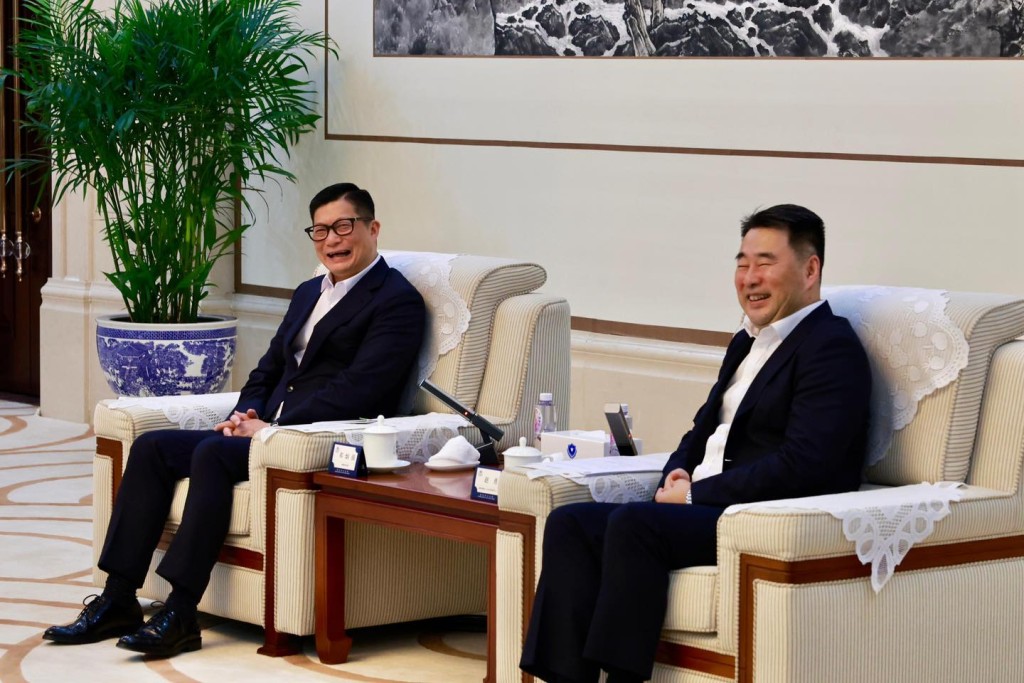 保安局局长邓炳强今日到访广州和深圳。