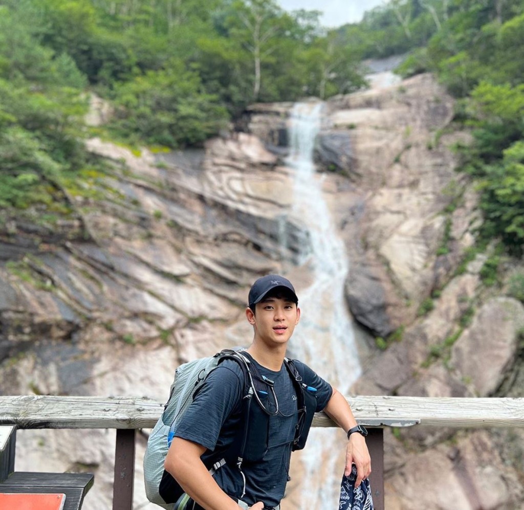 被揭發曾與金賽綸戀人關係後，金秀賢演藝事業遭打擊。IG@soohyun_k216