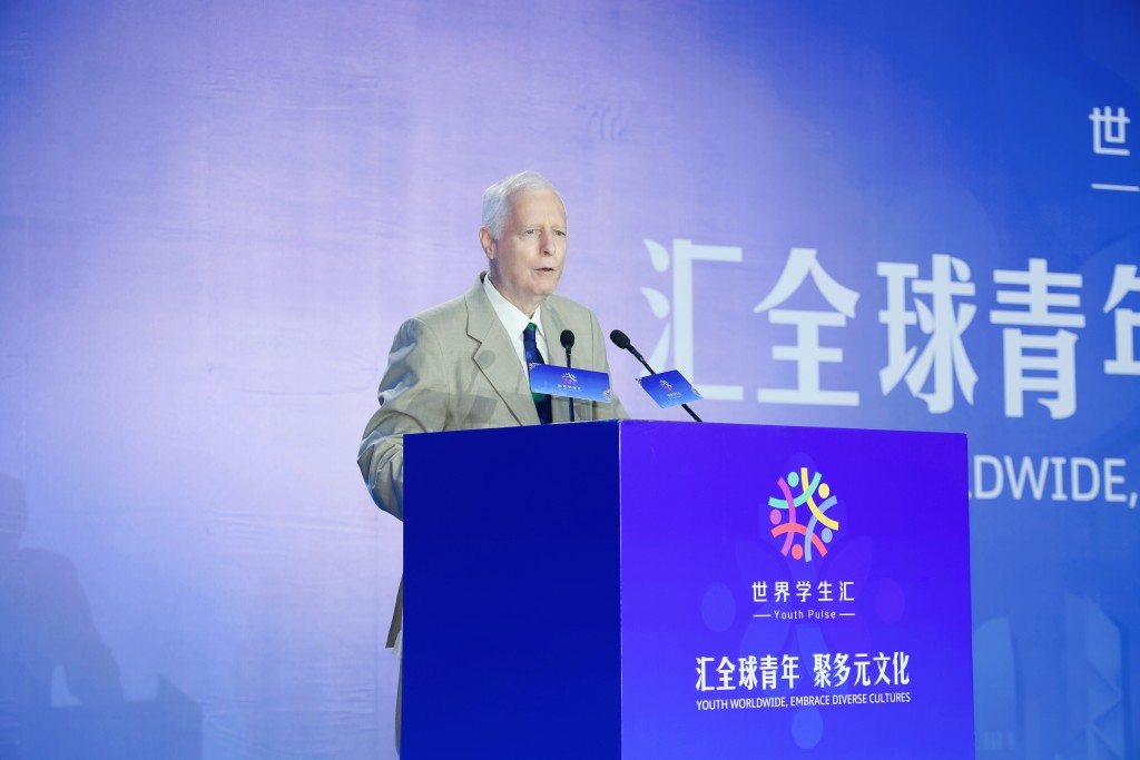 ▲香港大學教育學院聯合國教科文組織比較教育講席教授Prof. Mark Bray(馬克·貝磊) 致辭