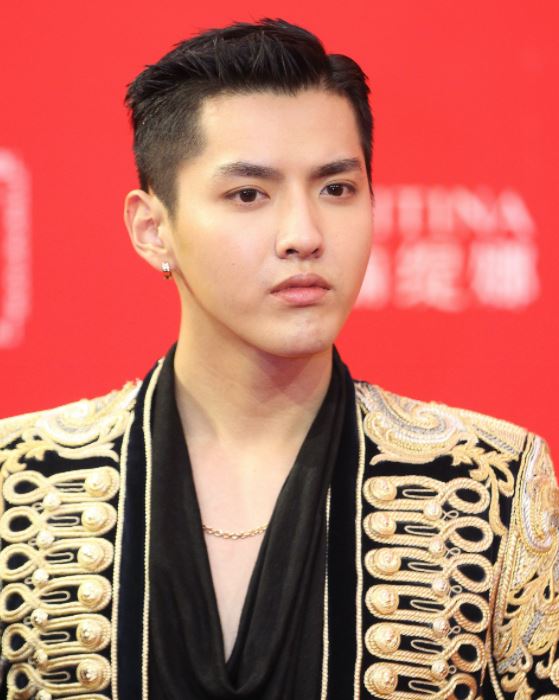 目前仍被拘留之中。