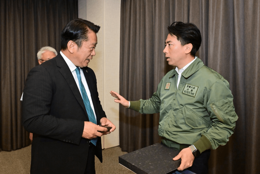 小泉進次郎與石垣島市市長中山義隆會面。X@shinjirokoiz