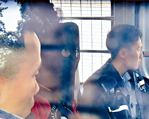 二十二歲被告黃棨騫,被判囚四年。