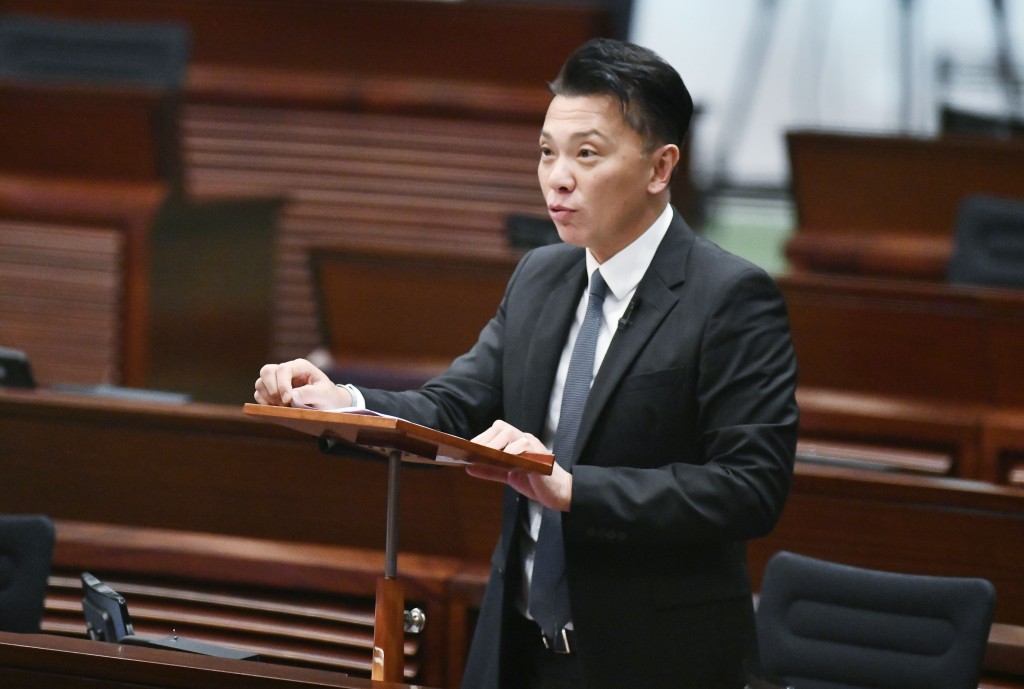 紡織及製衣界陳祖恒。