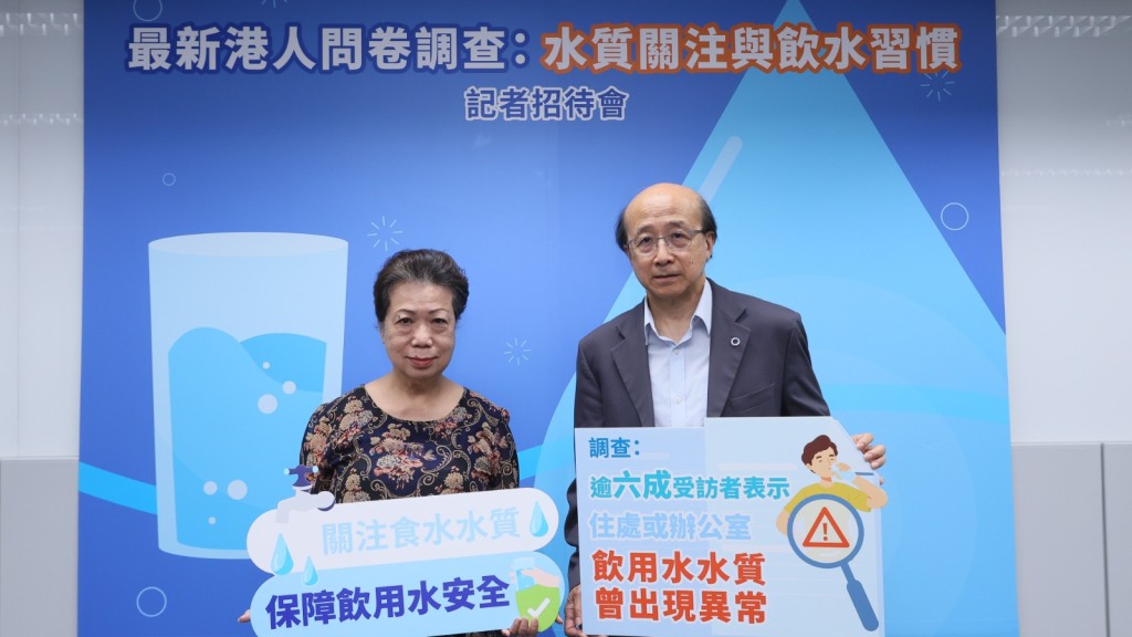 (右)內分泌及糖尿科專科唐俊業醫生;關注食水水質人士霞姐