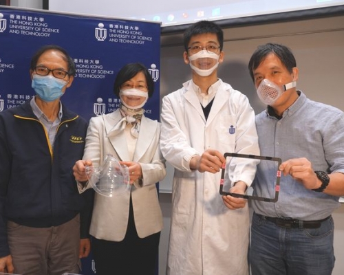 高平教授(左二)、其博士生顧其傲(右二),以及科大設計與製造服務所的工程師張樹君(左一)和李清(右一)。