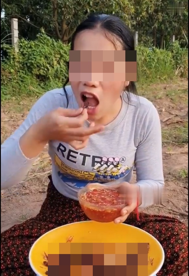 网上近日流传一段怀疑女子炒曱甴，津津有味地连吃3只姜蒽蟑螂的短片。网上截图  ​
