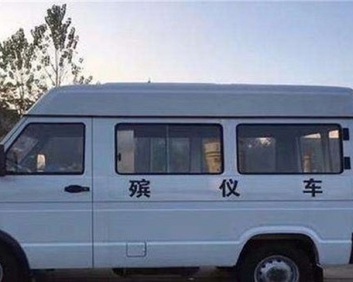 殯儀車運送物資。網圖