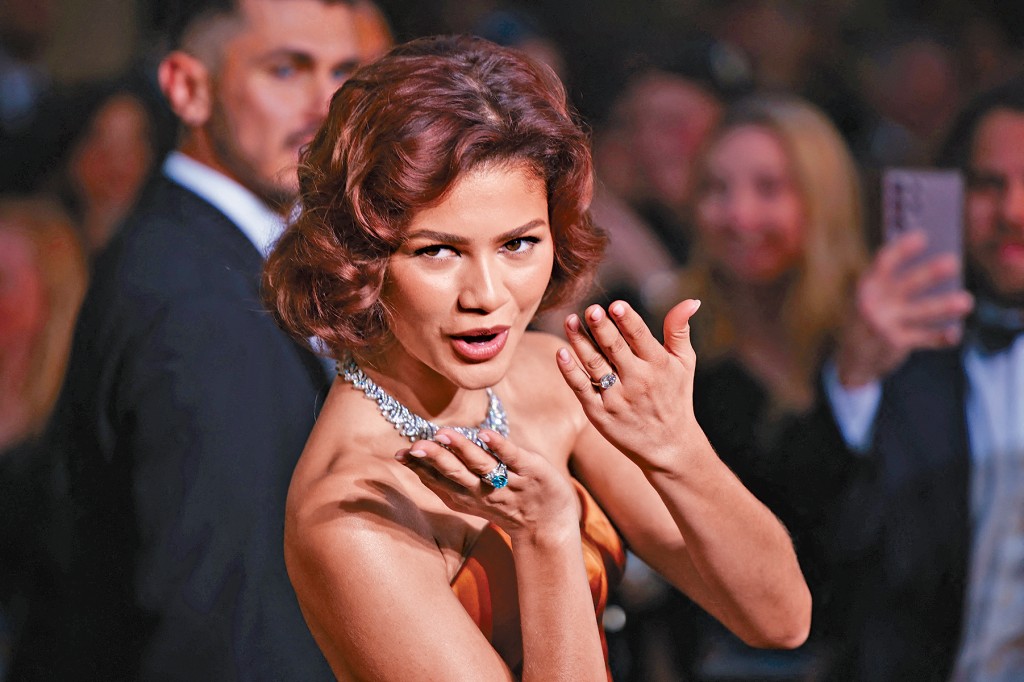 Zendaya去年出席金球獎時，戴上的訂婚鑽戒，被指上月已換成金色婚戒。