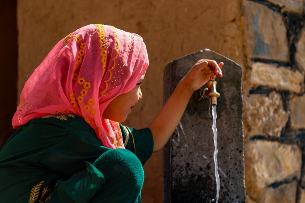 ●宣明会在阿富汗修建供水设施，把清水引进偏远村落。居民除了不用到很远的溪流打水，更不用担心因饮用不洁食水而腹泻。