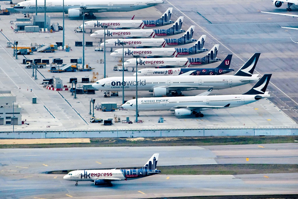 國泰將整合5月16日至6月30日期間營運的客運航班，取消當中佔總數約2%的班機；香港快運亦將於5月11日至6月30日期間，取消約6%的客運航班。