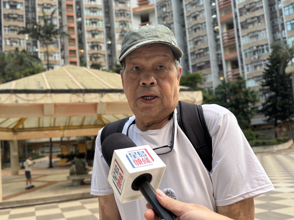 當年以不足20萬元「上車」的冼先生,形容這是「非常之啱」的決定,盛讚董建華「very good」。 當年以不足20萬元「上車」的冼先生,形容這是「非常之啱」的決定,盛讚董建華「very good」。