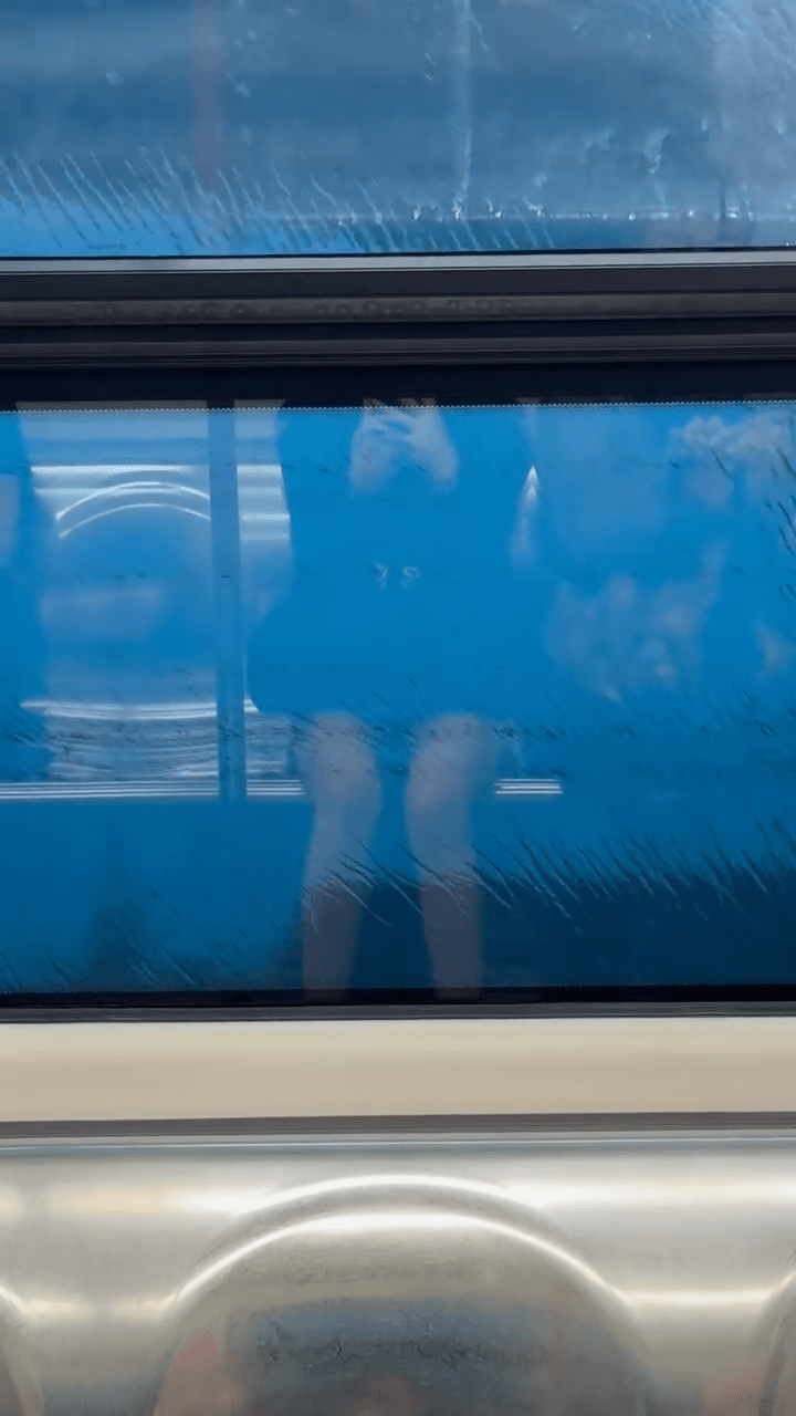 網民紛紛自拍黑雨返工 網民紛紛自拍黑雨返工