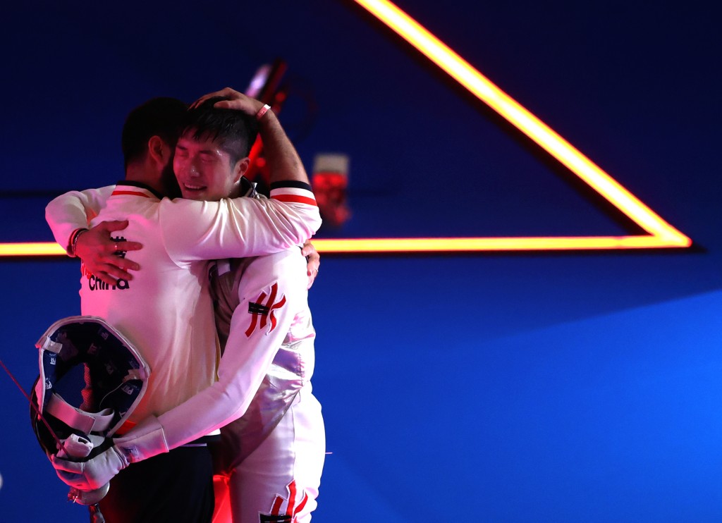 張家朗在東京奧運會男子花劍個人賽中為香港代表團贏得今屆奧運會首面金牌。新華社圖片